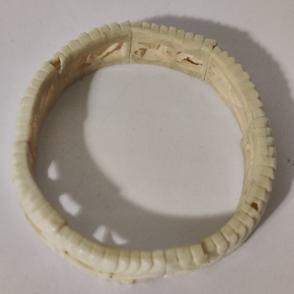 Vintage Carved Bone Bracelet and Earrings - Picture 9 of 15